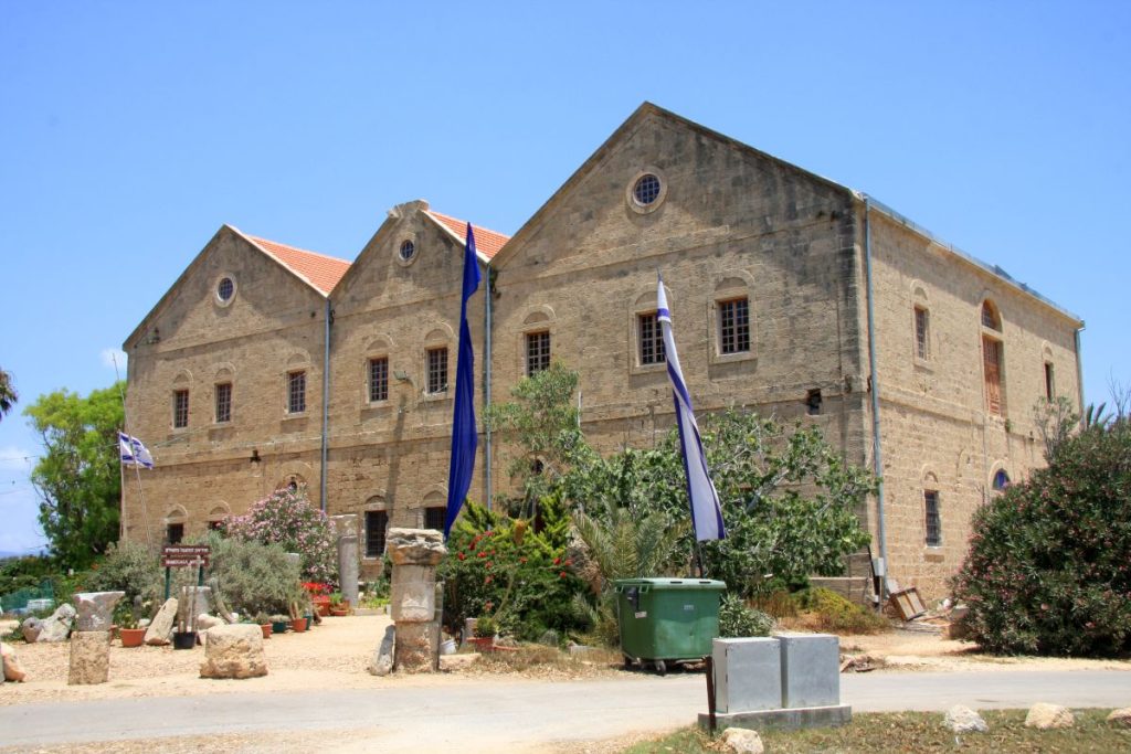 מוזיאון המזגגה בנחשולים מציג ממצאים מרתקים שנמצאו בקרקעית הים. ביקור חובה למטיילים בשביל הים (צילום: צוות שביל הים)