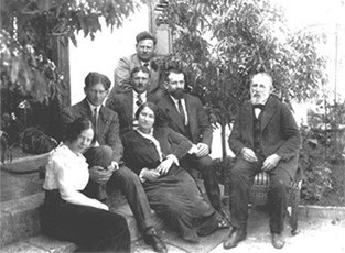 משפחת אהרונסון בביתה, זכרון יעקב (צילום: בית אהרונסון)